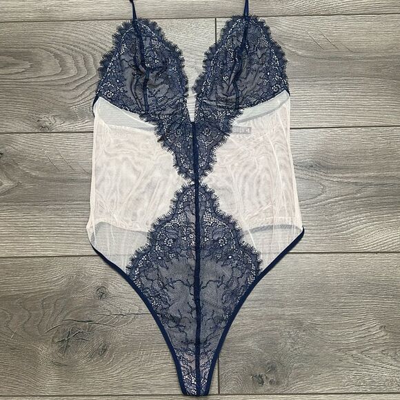 Victoria’s Secret V Wire Beige And Blue Lace V-String Teddy Bodysuit Size Medium - Picture 2 of 15